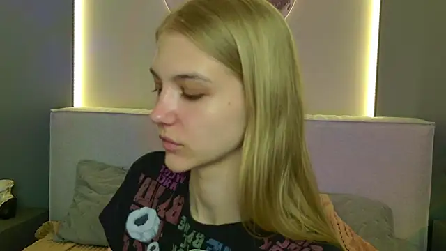 Snapshot of 4example_Chloe chatting on April 10, 2026, 5:34 am 4example Chloe online show from April 10, 2026, 5:34 am