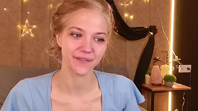 Snapshot of 4example_Chloe chatting on April 23, 2026, 5:30 am 4example Chloe online show from April 23, 2026, 5:30 am