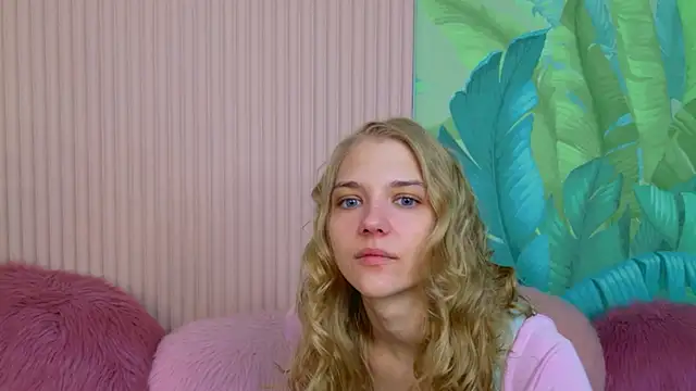 Snapshot of 4example_Chloe chatting on April 24, 2026, 5:32 am 4example Chloe online show from April 24, 2026, 5:32 am