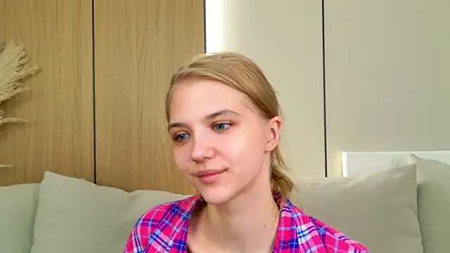 Snapshot of 4example_Chloe chatting on May 6, 2026, 5:35 am 4example Chloe online show from May 6, 2026, 5:35 am