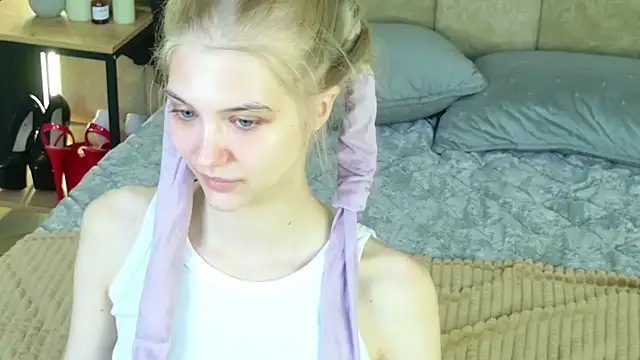 Snapshot of 4example_Chloe chatting on May 8, 2026, 5:35 am 4example Chloe online show from May 8, 2026, 5:35 am