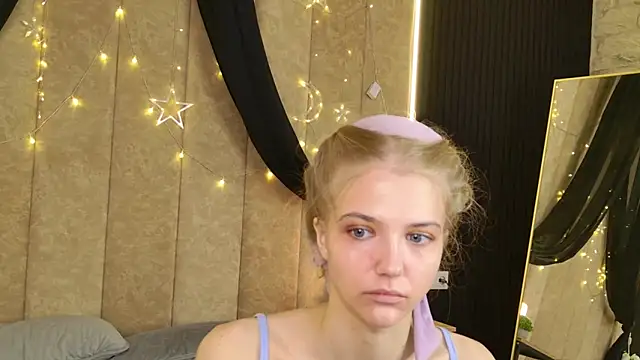 Snapshot of 4example_Chloe chatting on May 11, 2026, 5:02 am 4example Chloe online show from May 11, 2026, 5:02 am