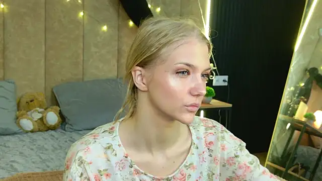 Snapshot of 4example_Chloe chatting on May 16, 2026, 5:26 am 4example Chloe online show from May 16, 2026, 5:26 am