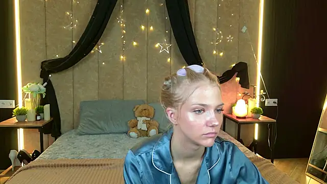 Snapshot of 4example_Chloe chatting on May 17, 2026, 5:27 am 4example Chloe online show from May 17, 2026, 5:27 am