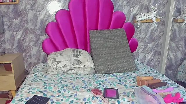 TANISHA HILL online show from September 23, 2025, 7:50 pm