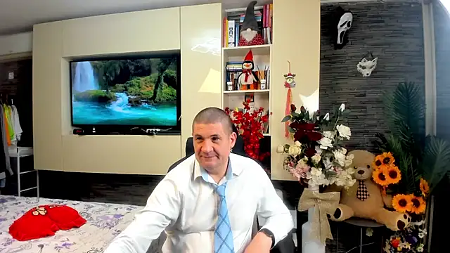 SpartacusDaddy48 online show from May 6, 2026, 11:54 pm