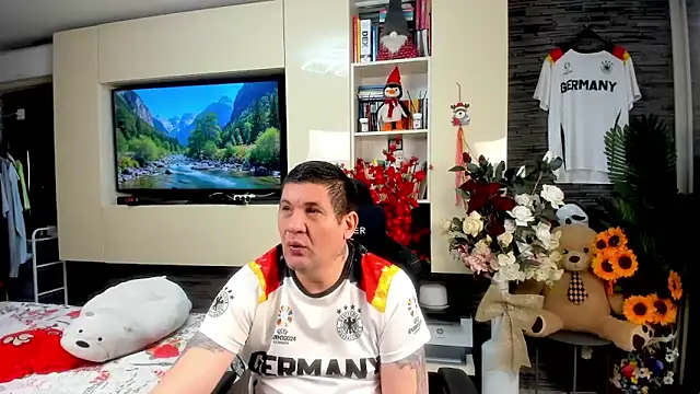 SpartacusDaddy48 online show from June 12, 2026, 10:52 pm