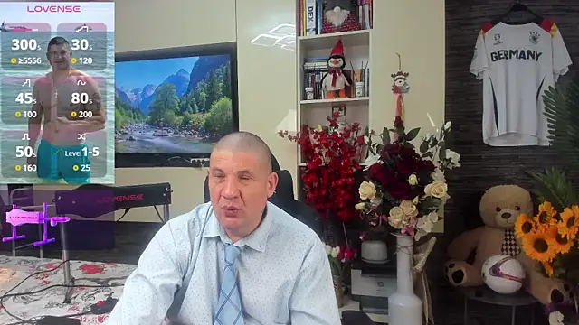 SpartacusDaddy48 online show from June 17, 2026, 5:03 pm