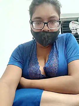 Snapshot of Elie_couple143 chatting on October 5, 2025, 5:55 pm Elie couple143 online show from October 5, 2025, 5:55 pm