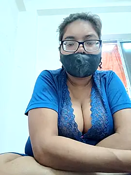 Snapshot of Elie_couple143 chatting on October 20, 2025, 9:43 am Elie couple143 online show from October 20, 2025, 9:43 am