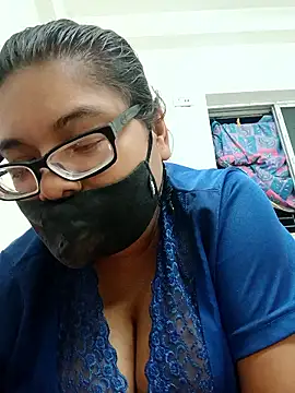 Snapshot of Elie_couple143 chatting on November 1, 2025, 8:00 pm Elie couple143 online show from November 1, 2025, 8:00 pm