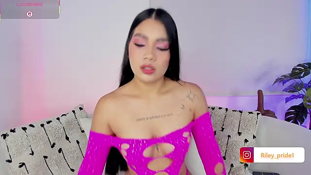 Cutie Riley online show from October 9, 2025, 3:32 pm