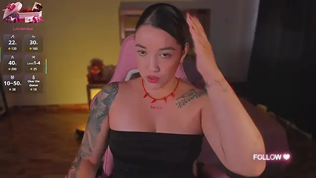 Snapshot of lunaarose chatting on October 27, 2025, 4:11 pm lunaarose online show from October 27, 2025, 4:11 pm