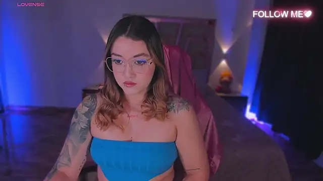 lunaarose online show from December 5, 2025, 12:52 am