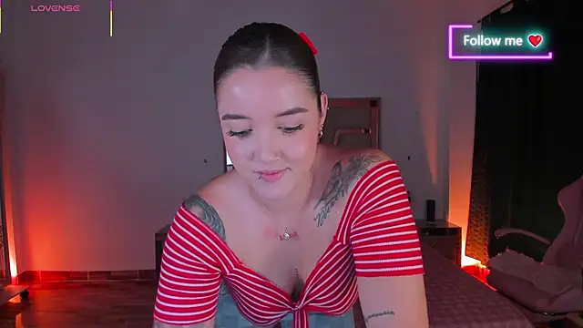lunaarose online show from April 24, 2026, 3:31 am