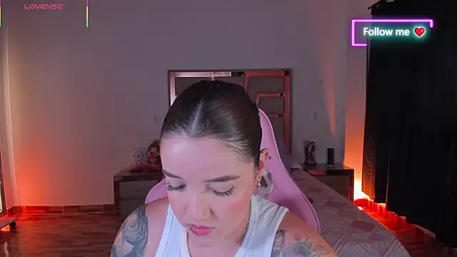 lunaarose online show from April 29, 2026, 3:10 am