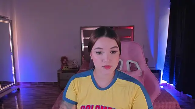 lunaarose online show from June 17, 2026, 8:10 pm