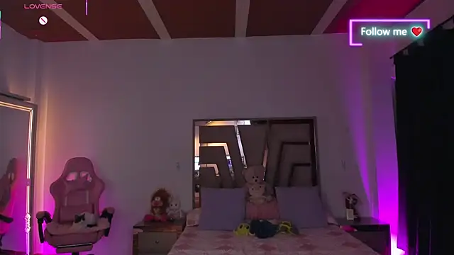 lunaarose online show from June 25, 2026, 2:11 am
