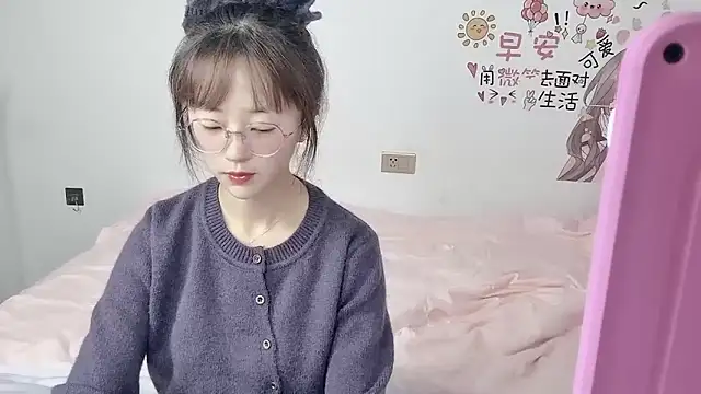 nini a online show from September 27, 2025, 1:43 am