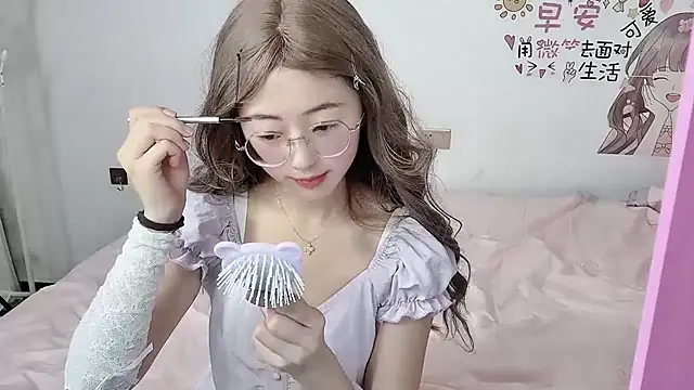 nini a online show from September 28, 2025, 8:52 am