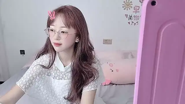 nini a online show from October 11, 2025, 5:50 am