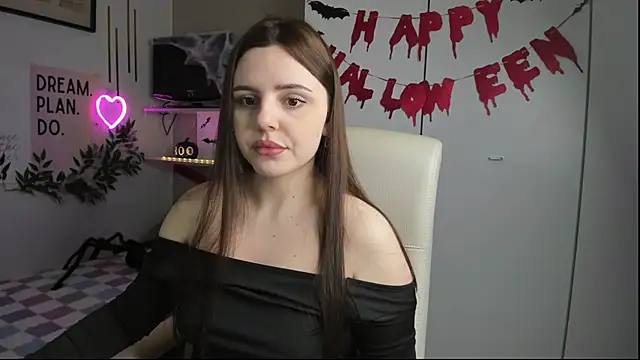 LiaWoow online show from October 27, 2025, 7:56 am