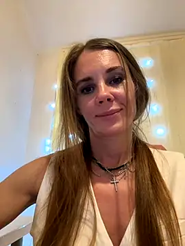 LucieMack online show from September 11, 2025, 6:08 pm