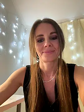 LucieMack online show from September 30, 2025, 7:08 pm