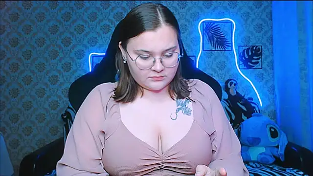 InLoveWithLife26 online show from October 5, 2025, 7:34 pm