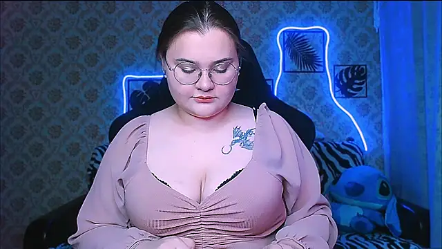 InLoveWithLife26 online show from November 16, 2025, 5:29 pm