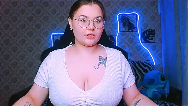 InLoveWithLife26 online show from November 19, 2025, 4:18 pm