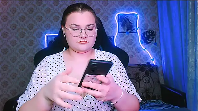 InLoveWithLife26 online show from March 9, 2026, 3:38 pm