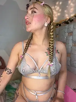 Sara Sophia420 online show from May 10, 2026, 12:10 pm