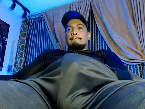 ElCaballeroNegro24 online show from October 25, 2025, 7:08 pm