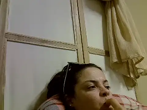 ITALIANASISIXX online show from December 25, 2024, 7:34 pm