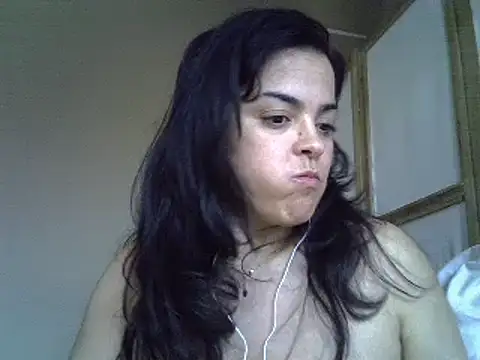 ITALIANASISIXX online show from January 9, 2025, 1:24 pm