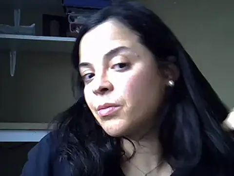 ITALIANASISIXX online show from December 22, 2025, 2:25 pm