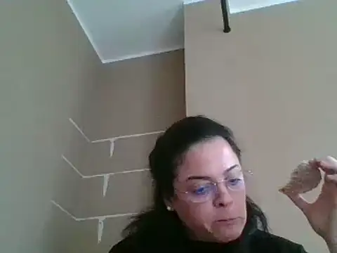 ITALIANASISIXX online show from May 11, 2026, 7:14 am
