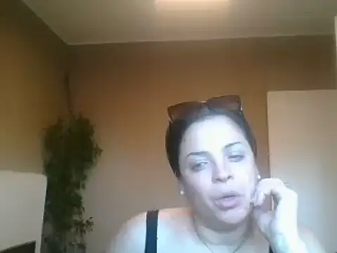 ITALIANASISIXX online show from June 6, 2026, 5:17 pm