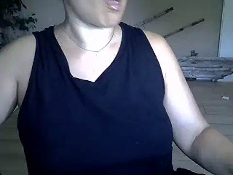 ITALIANASISIXX online show from June 23, 2026, 12:47 pm