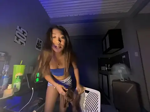 PinayLina18 online show from April 24, 2026, 1:46 pm