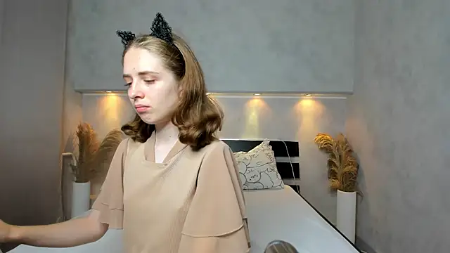 Camilla Kelly online show from September 12, 2025, 12:11 am