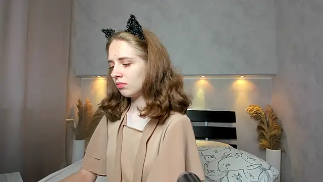 Camilla Kelly online show from September 14, 2025, 12:10 am