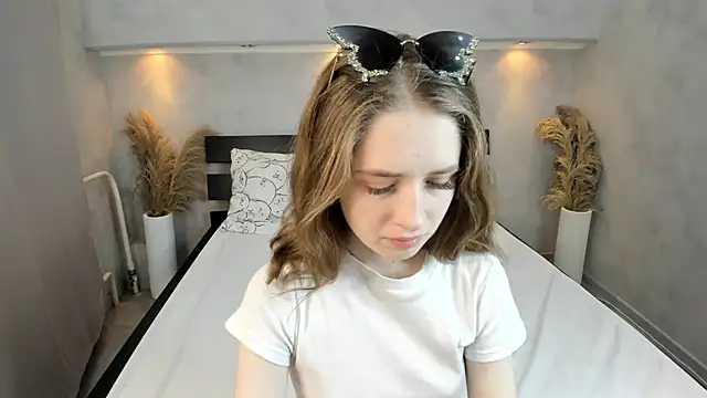 Camilla Kelly online show from October 24, 2025, 1:24 am