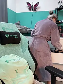 TheRealJessyLey online show from March 25, 2026, 7:03 am