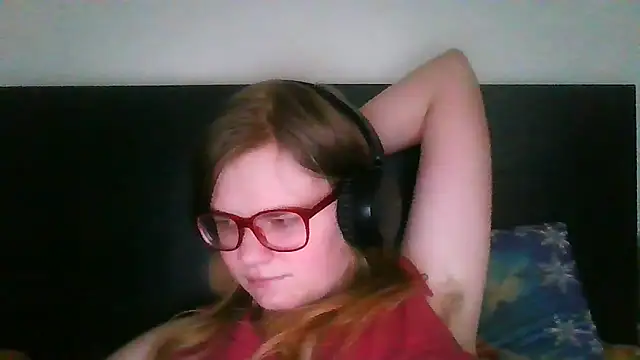 Snapshot of Moonolighta chatting on September 29, 2025, 12:32 pm Moonolighta online show from September 29, 2025, 12:32 pm