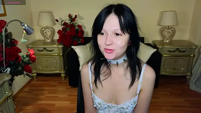 mimi purrs online show from October 1, 2025, 4:40 am