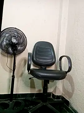 indiazinhabella27 online show from October 1, 2025, 4:40 am