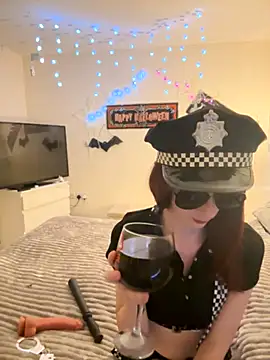 Snapshot of NaughtyLittleLouise chatting on October 24, 2025, 10:17 pm NaughtyLittleLouise online show from October 24, 2025, 10:17 pm