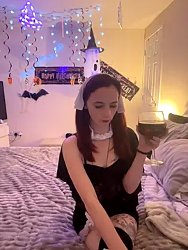 Snapshot of NaughtyLittleLouise chatting on October 25, 2025, 10:04 pm NaughtyLittleLouise online show from October 25, 2025, 10:04 pm